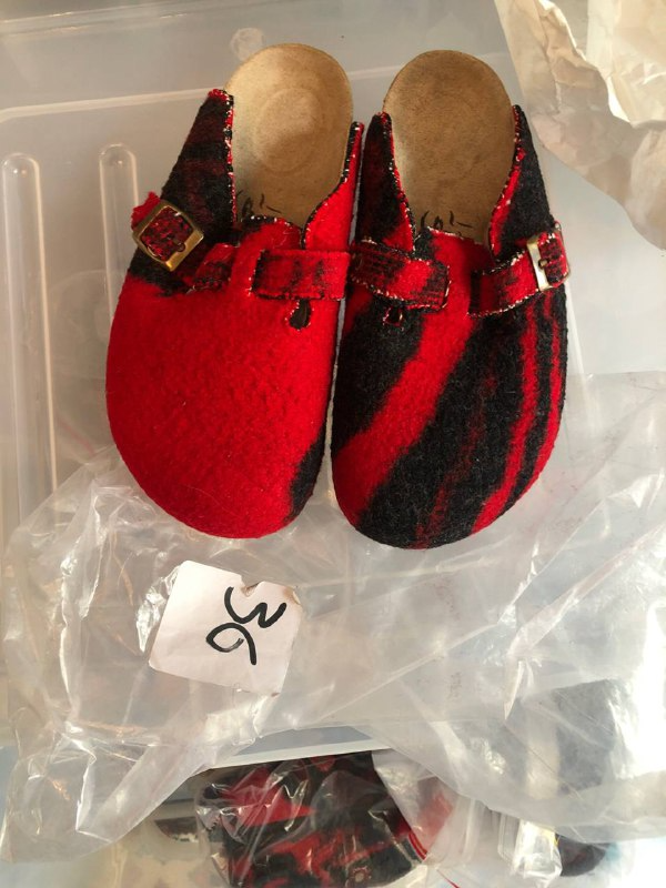 Red and Vlack “Patoum” Sandals